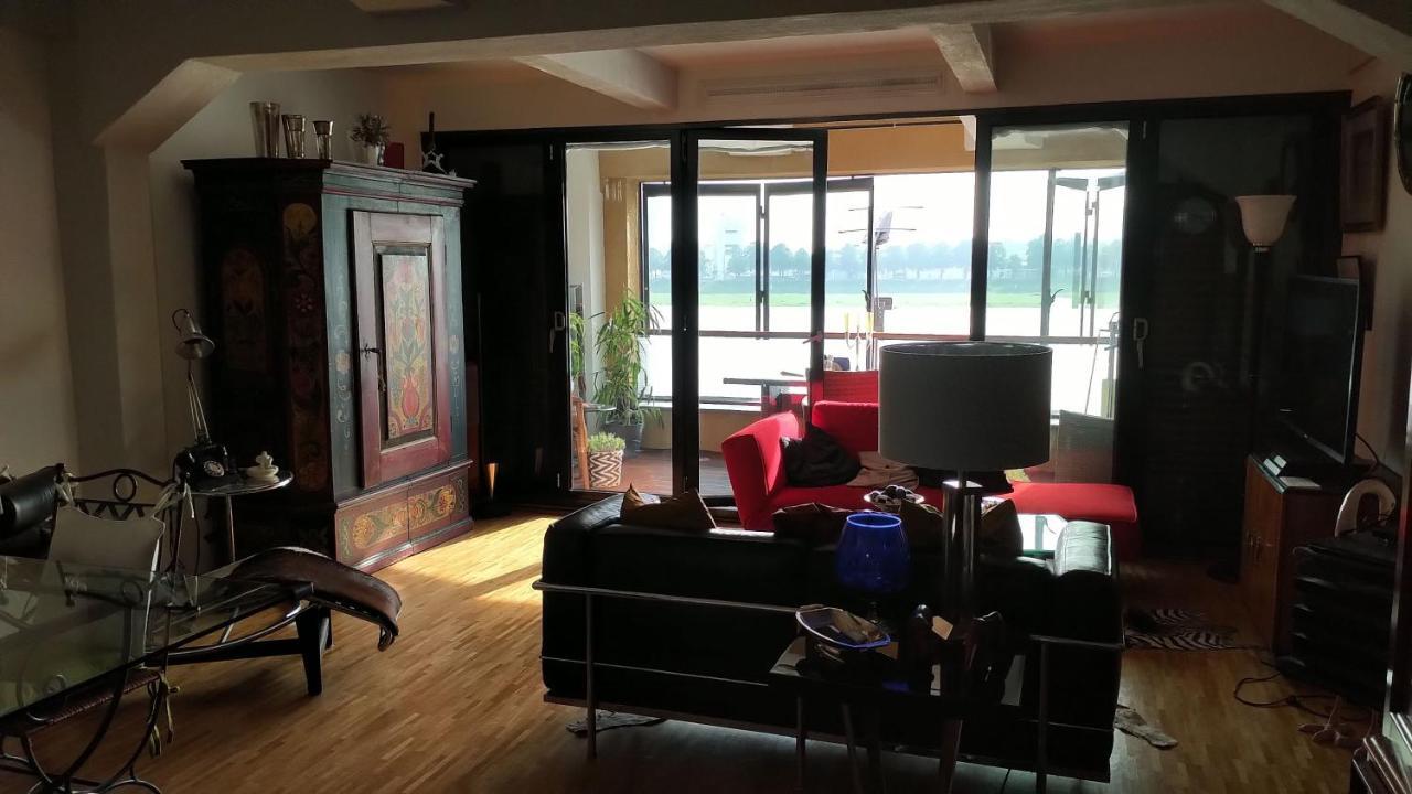 Großzügiges Mit Badezimmer In Rheinwohnung Privatunterkunft Köln